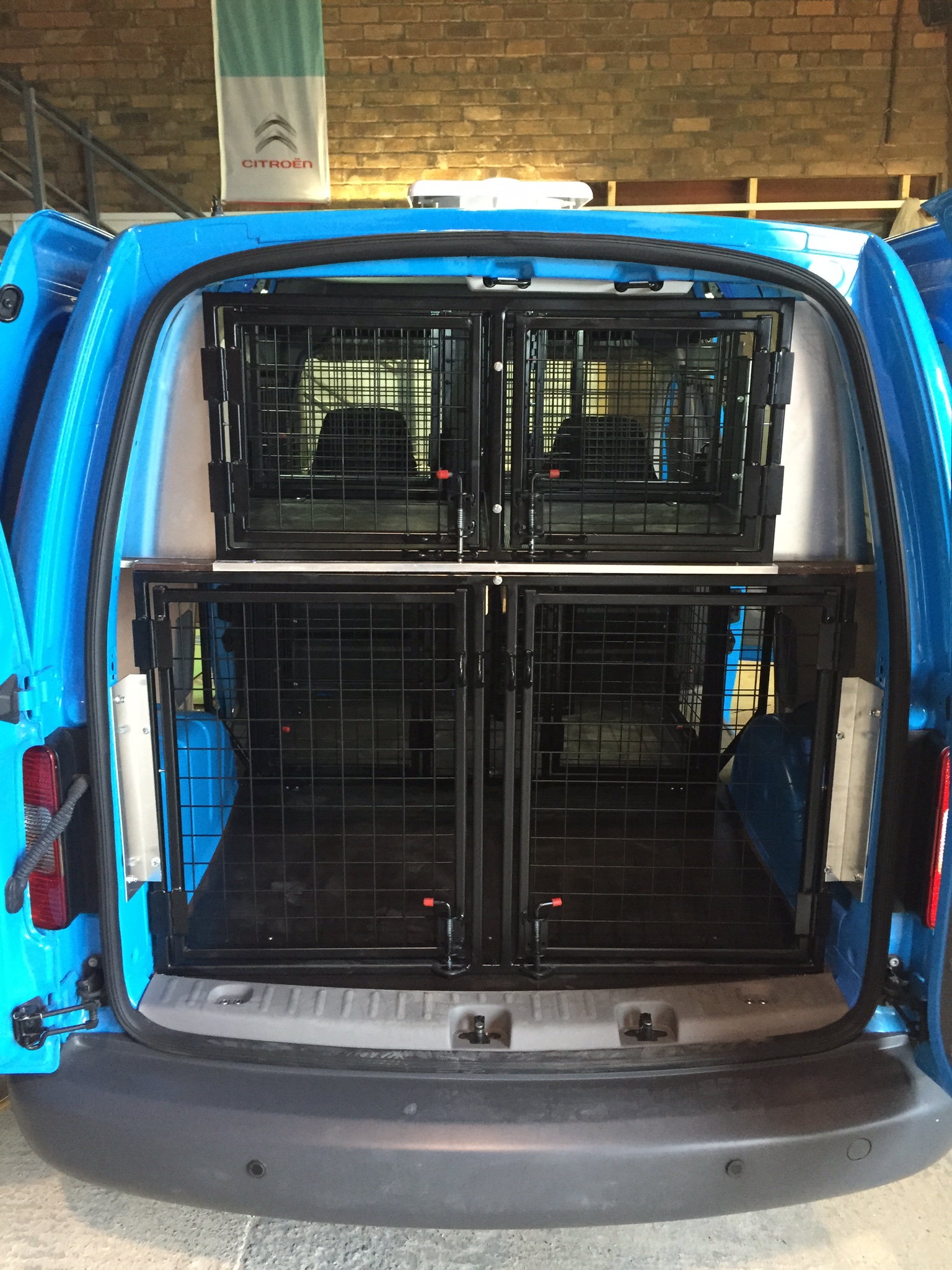 مستمر أول الكهرباء dog vans for sale 